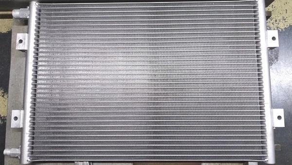 Condensatore dell'aria condizionata dell'automobile