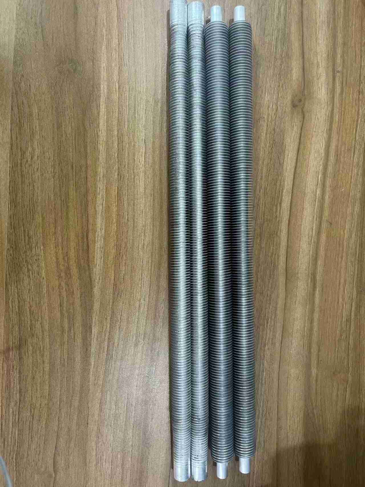 Tubo alettato in alluminio per radiatore olio